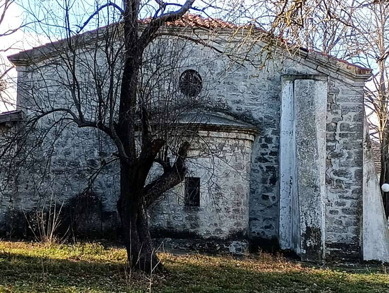 200-годишен храм Света Троица в село Куманово се нуждае от спешен ремонт